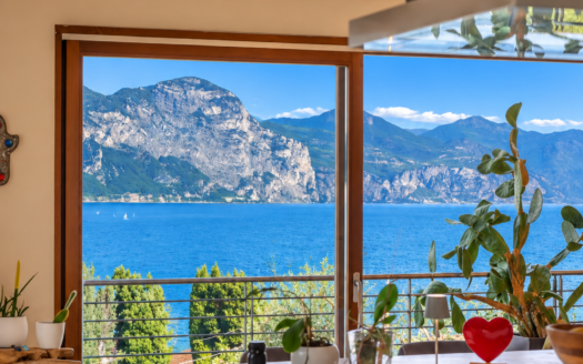VILLA “LAGO BLU”