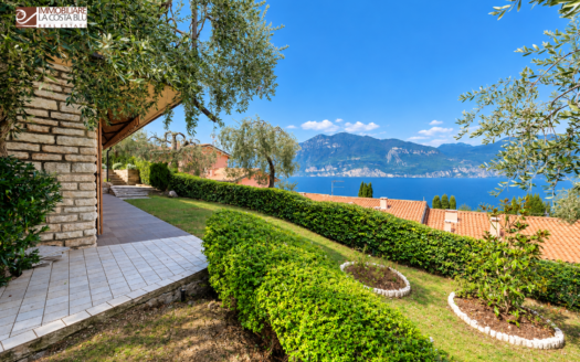 VILLA “LAGO BLU”